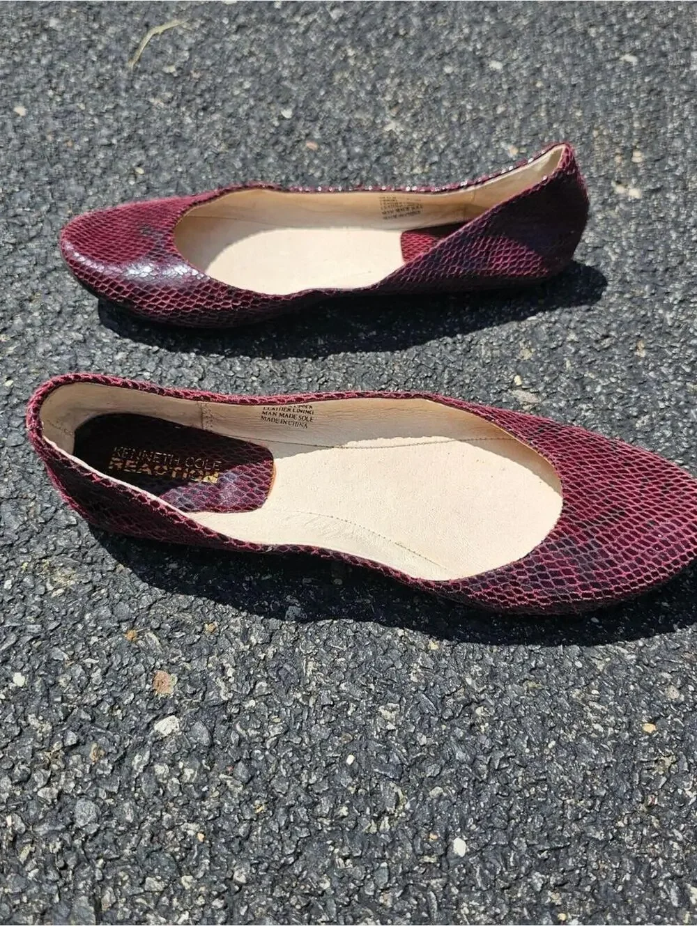 Kenneth Cole REACTION Red Snakeskin Y2K Leather Flats - sz 6